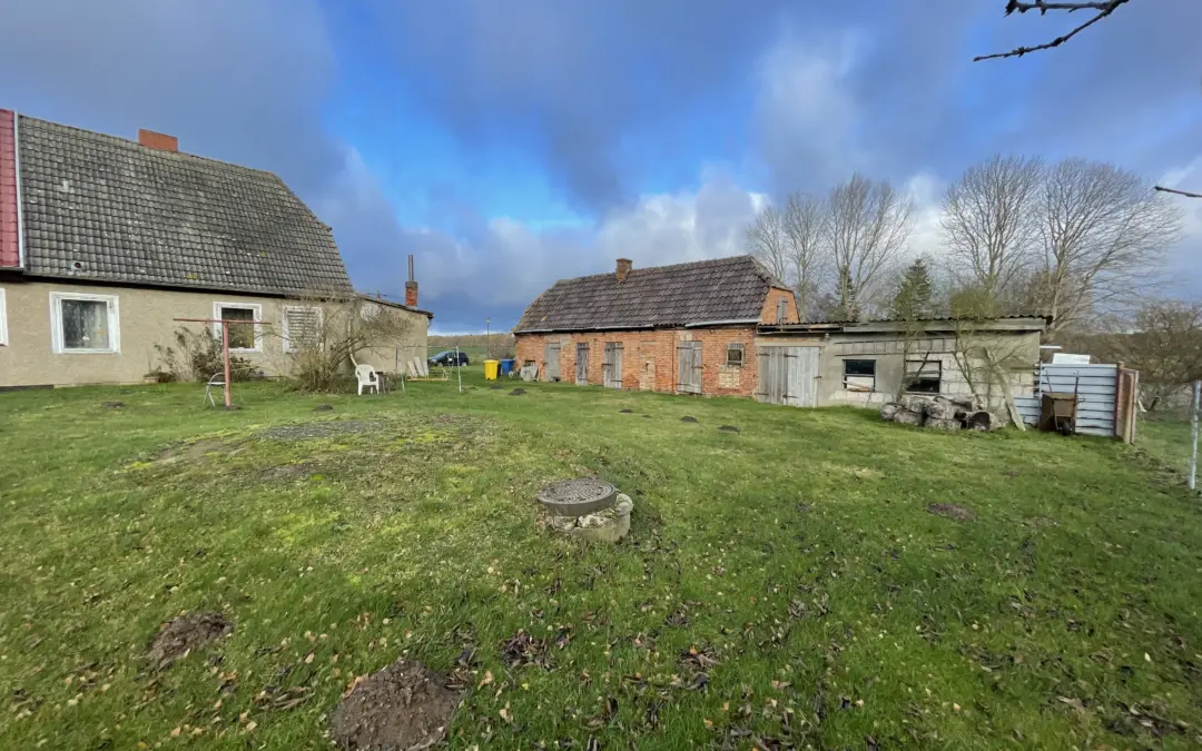 Sanierungsbedürftige Doppelhaushälfte mit Traumgrundstück