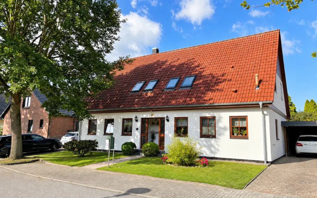 Großzügiges Doppelhaus mit Garten und Feldblick